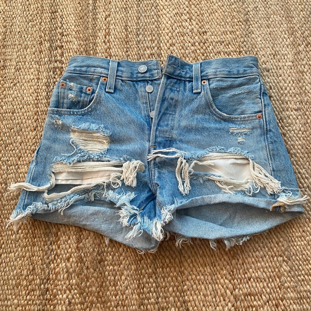 Levi’s 501 distressed denim short